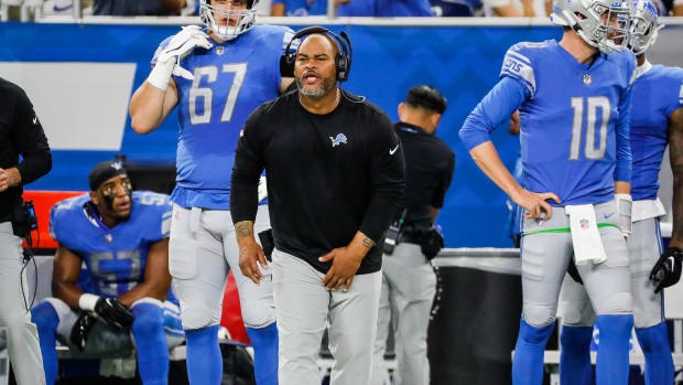 Sep 18, 2022; Detroit, Michigan, USA; Detroit Lions assistant head coach Duce Staley talks to players before a play against Washington Commanders during the first half at Ford Field.